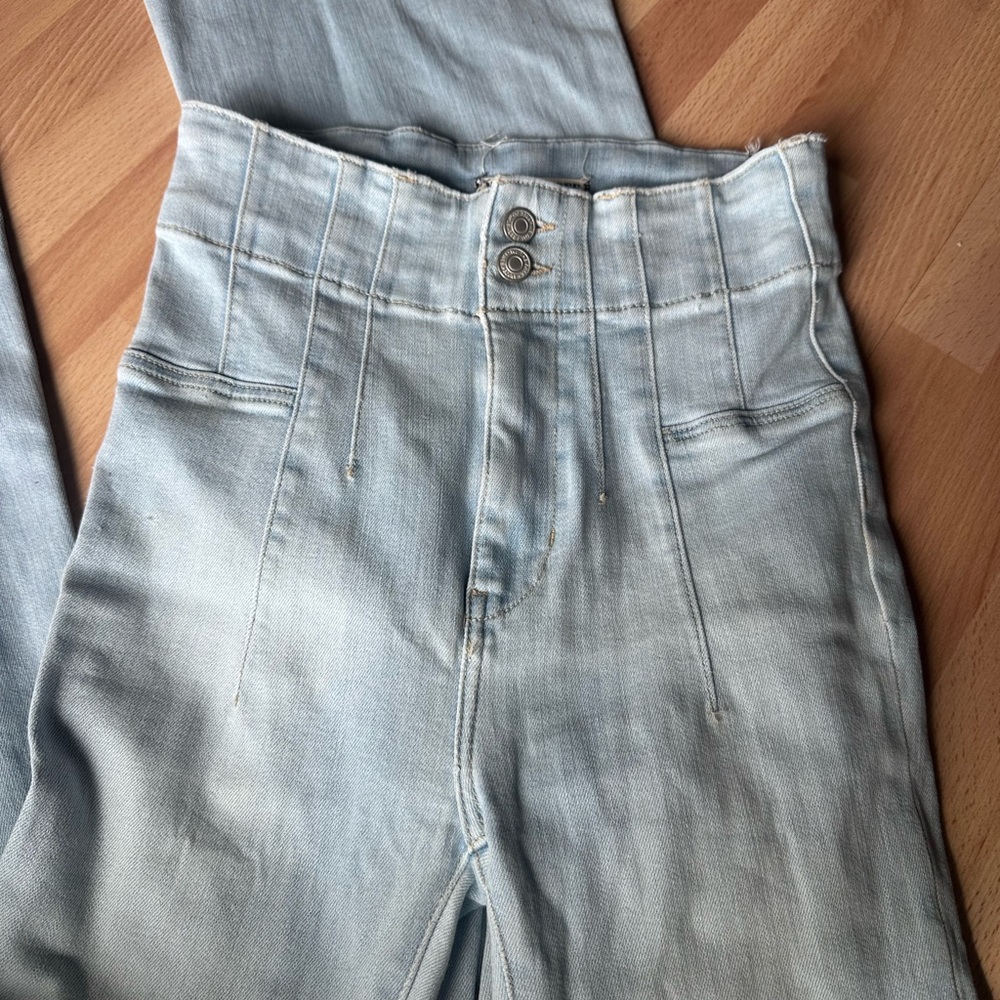 We the Free Light Wash High Rise Flare Size 26 - Picture 5 of 6